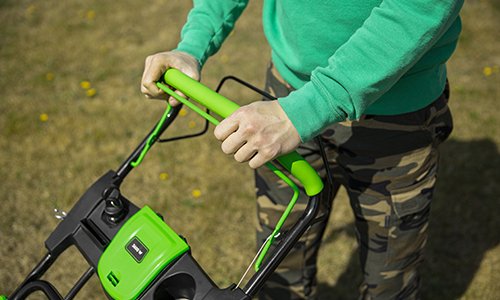 «Самоходный задний привод» товара: «Газонокосилка бензиновая Foresta GM-530E» - фото №4 Характеристика товара «Самоходный задний привод» - фото №4