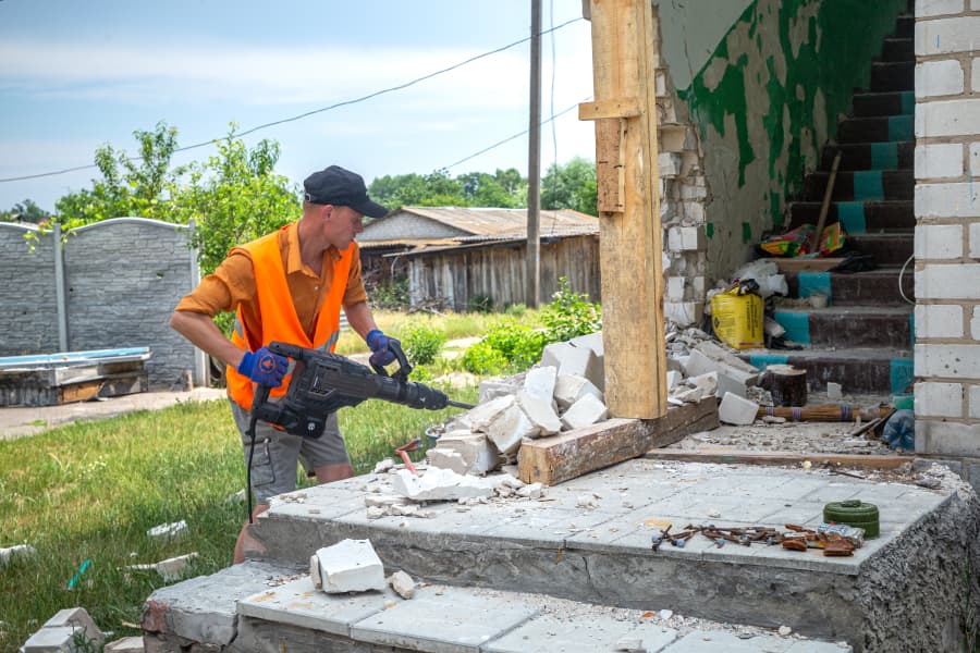як інструмент Dnipro-M допомагає відновлювати зруйновані будинки